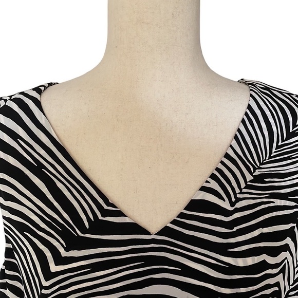 Ann Taylor Zebra Print Sleeveless Blouse Layered Hem Black/White L - Picture 2 of 6